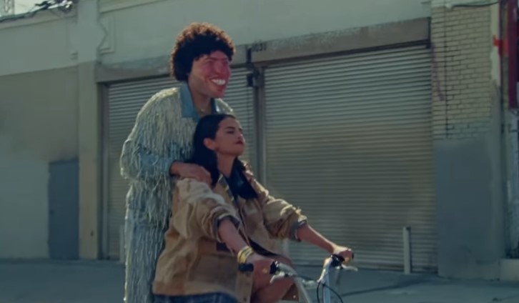 Çka nuk shkon me fytyrën e bashkëshortit të Selena Gomezit?