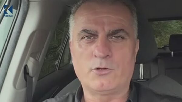 Profilet false, veterani i UÇK-së: Ata paguhen me taksat e qytetarëve për të ofenduar (VIDEO)