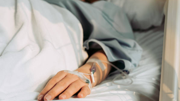 Kërcënoi se do ta digjte spitalin, 31-vjeçarit i ndalohet hyrja për tre vjet