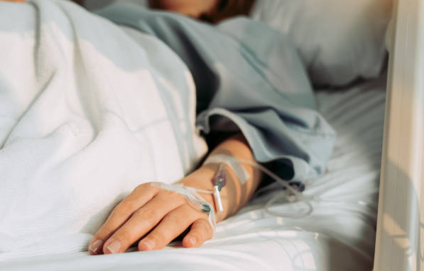 Kërcënoi se do ta digjte spitalin, 31-vjeçarit i ndalohet hyrja për tre vjet