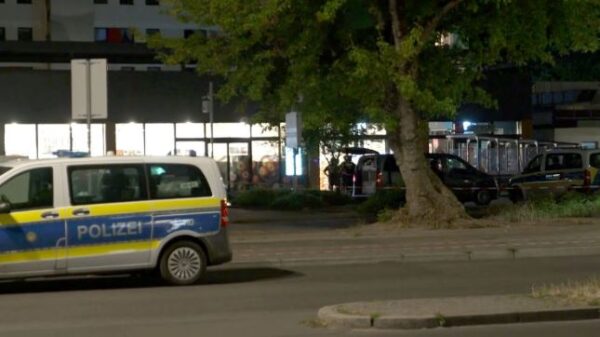 11 orë pengmarrje në një market në Gjermani, arrestohet i dyshuari