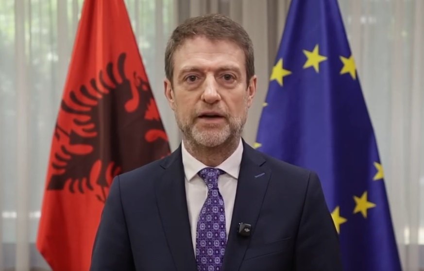 Hoxha: Mohimi i Srebrenicës, shtrembërim i së vërtetës dhe sulm ndaj dinjitetit të viktimave