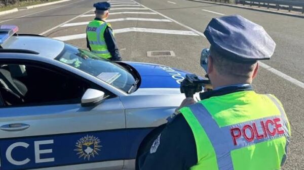 I riu ‘fluturon’ me ‘Audi’ në Leposaviq, ndëshkohet me 300 euro