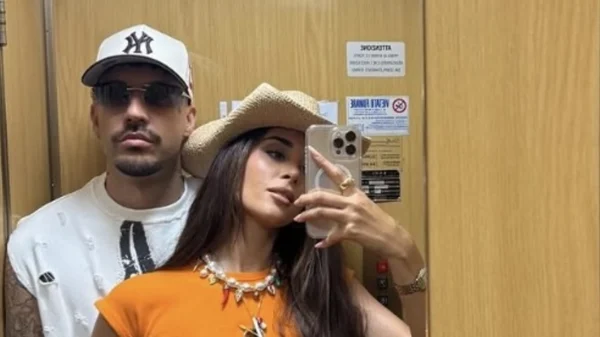 Jori Delli publikon momente romantike me partnerin e saj