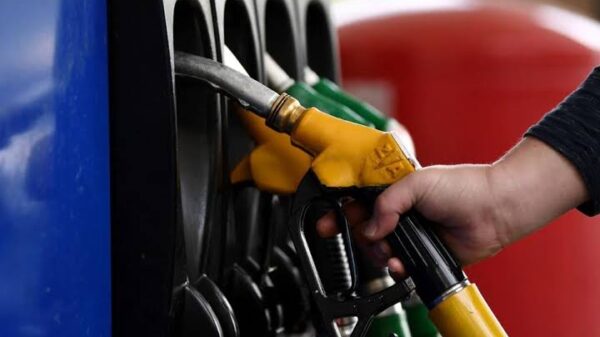 Shtrenjtohet sërish nafta, këto janë çmimet e karburanteve për sot