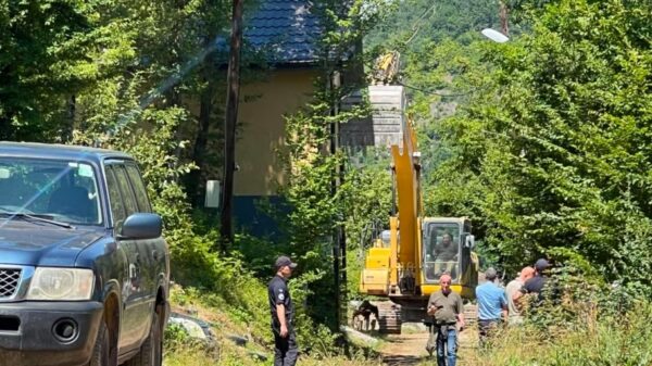 BE-ja kritikon rrënimin e vilave në Ujman, ngre shqetësime për sundimin e ligjit