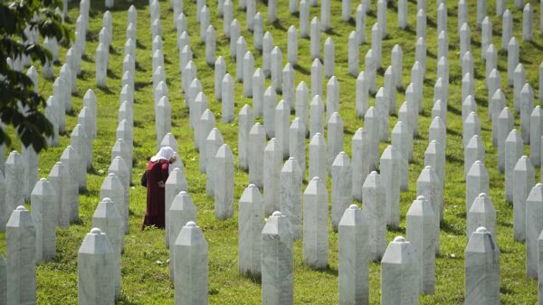 Turqia kujton Srebrenicën, thotë se mbetet zë i të shtypurve – edhe i Kosovës