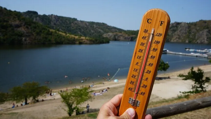 Franca vendos 9 departamente në alarm të kuq, zjarret vazhdojnë