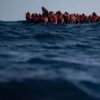 Mbi 150 emigrantë shpëtohen pasi një varkë përfshihet nga flakët në “Kanalin Anglez”