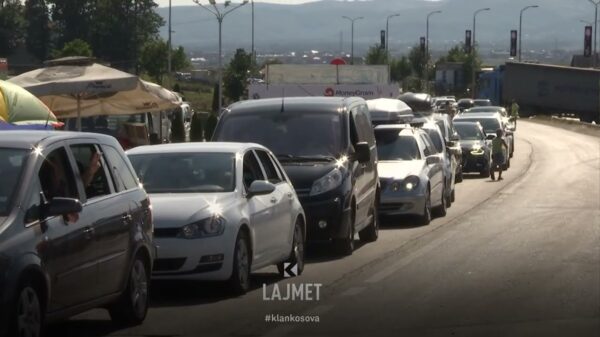 Kolona në kufi, deri në 60 minuta pritje në dalje te Dheu i Bardhë