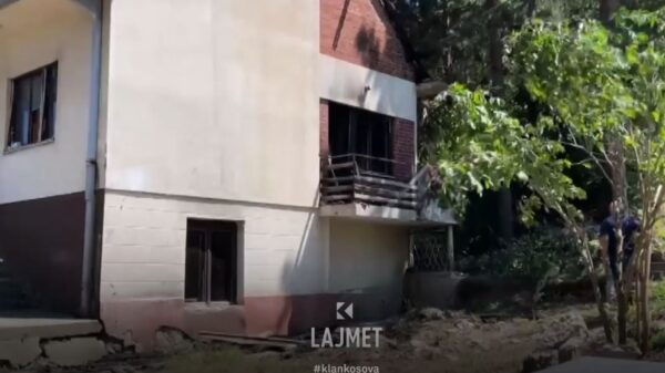 Digjet shtëpia në Zveçan, familja Berisha nuk heq dorë nga rikthimi (VIDEO)