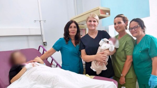 E rrallë në Mitrovicë: Foshnja lind mbi 5 kilogramë