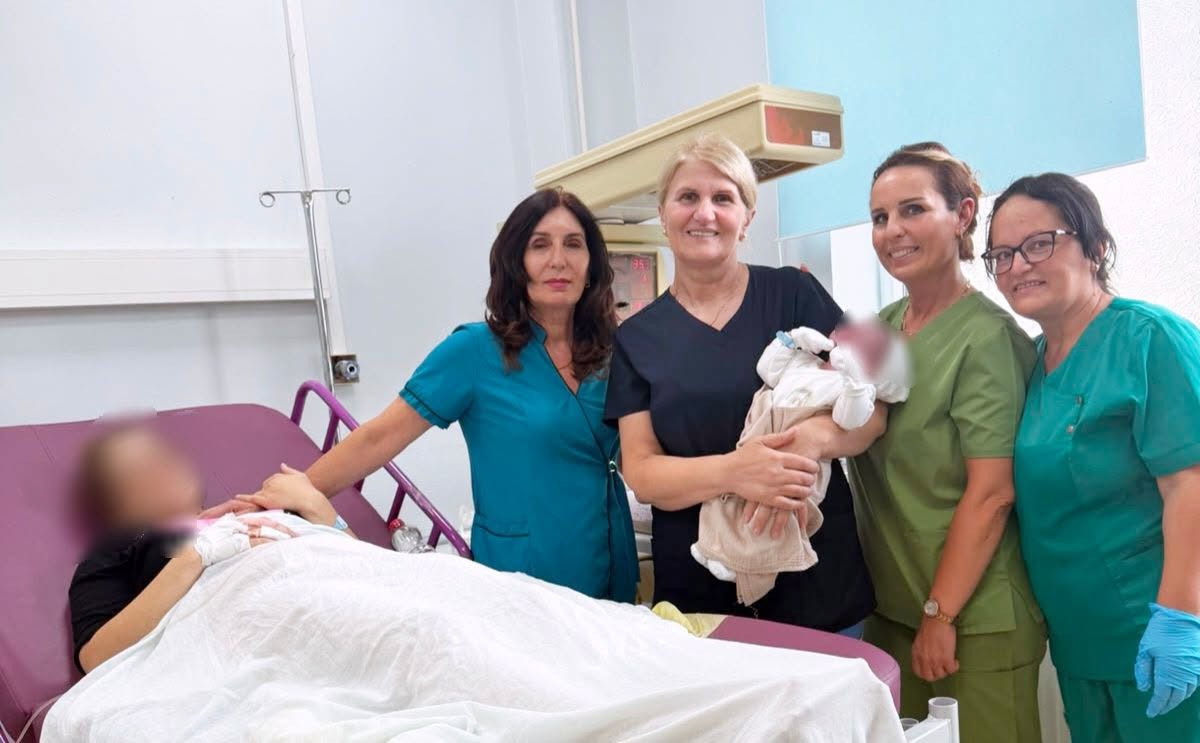E rrallë në Mitrovicë: Foshnja lind mbi 5 kilogramë