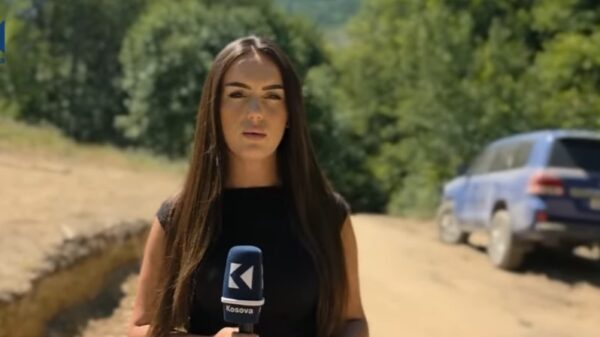 Vazhdojnë edhe sot gërmimet për varreza masive në Kalludër dhe Jabukë të Zubin Potokut (VIDEO)