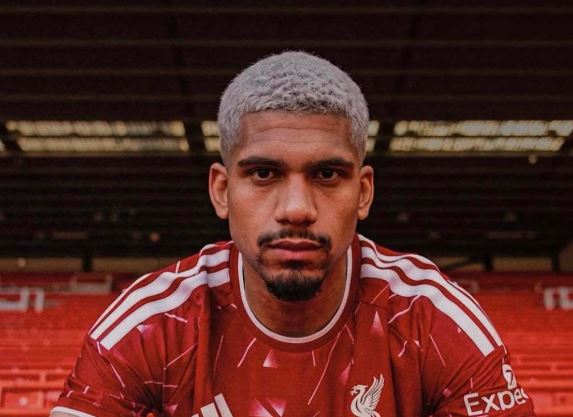 Largohet nga Barcelona, Araujo niset drejt Liverpoolit për testet mjekësore