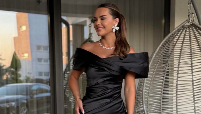 Ariana Fejzullahu nuk kursehet këtë verë, i ngre temperaturat me këtë fustan në dasmë