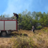 Zjarr në fshatin Suç të Klosit, ndërhyrja e shpejtë shpëton banesat