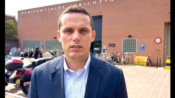 Përparim Gruda pas takimit me Kadri Veselin në Hagë: Burgu nuk mund t’ia burgosë shpirtin