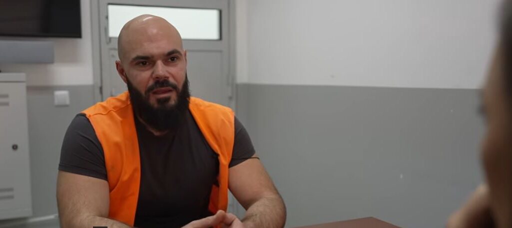  ‘Rrugëtimi më i vështirë i jetës’ – si u largua Murat Dërnjani nga Siria me tre fëmijët? (VIDEO)