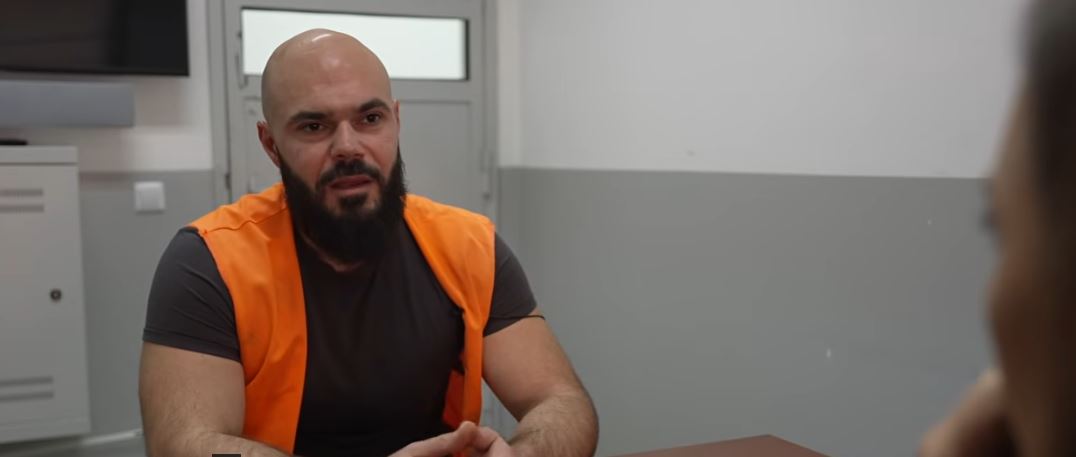  ‘Rrugëtimi më i vështirë i jetës’ – si u largua Murat Dërnjani nga Siria me tre fëmijët? (VIDEO)