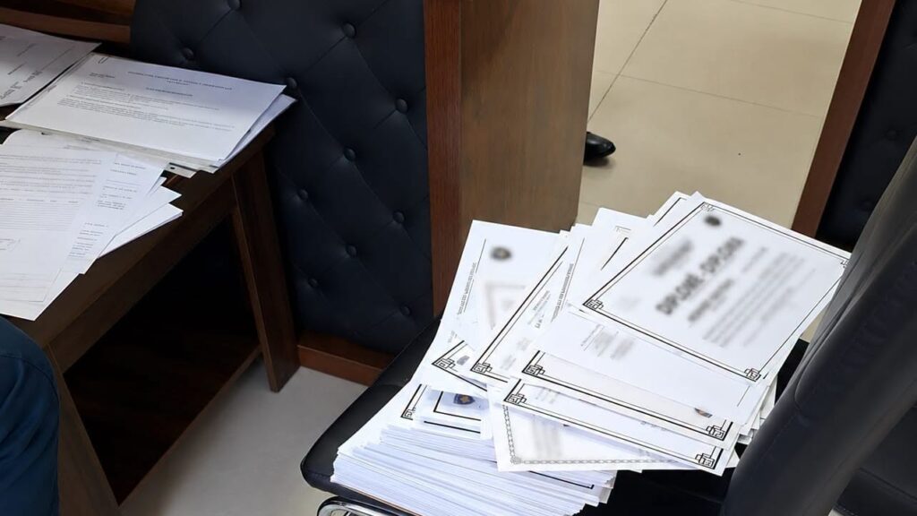 Lëshoi diploma false për gjysmë milioni euro, ky është personi i arrestuar