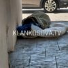 Policia thotë se e ka larguar personin që alarmonte banorët në Gjakovë me qëndrimin para ndërtesës