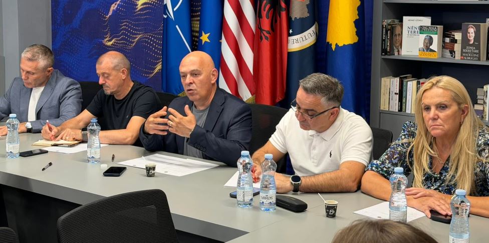Mbledhja e kryesisë, Gjini: VV-ja po i bën sulm dhe po e çmonton shtetin
