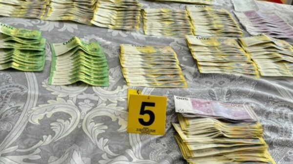 Bastiset shtëpia e të dyshuarit për spiunazh, sekuestrohen rreth 40 mijë euro