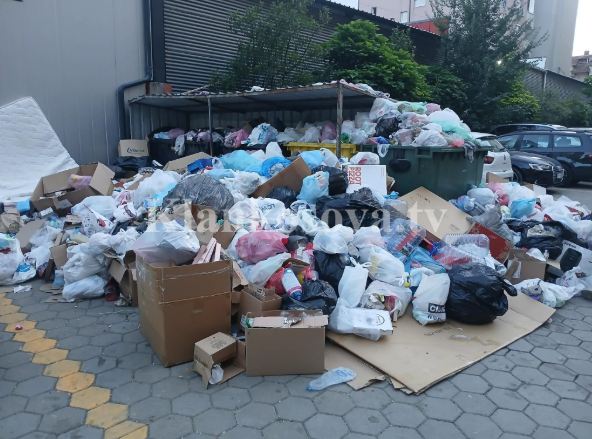 Bërlloku pushton hapësirat e parkingut te Apollonia në Fushë-Kosovë