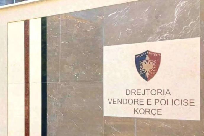 Po transportonin 11 emigrantë nga Korça drejt Tiranës, arrestohen dy 21-vjeçarë
