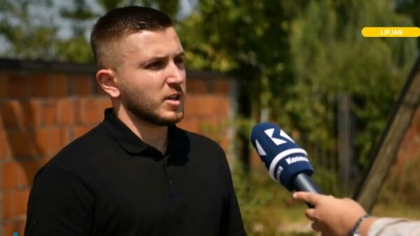 Fshati Kojskë me shtylla të vjetruara, rrezikohen banorët (VIDEO)