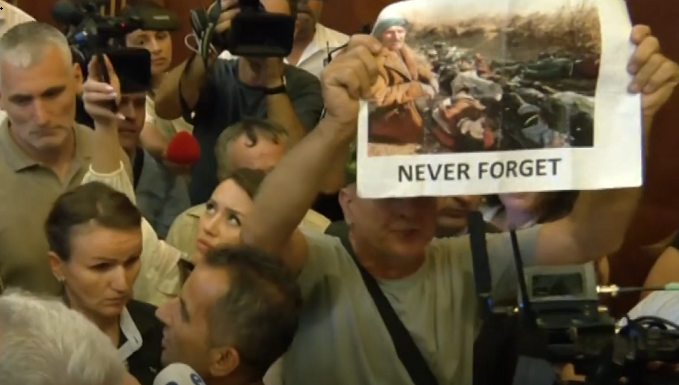 Diaspora në Kuvend: Moskonstituimi përçan edhe mërgimtarët (VIDEO)