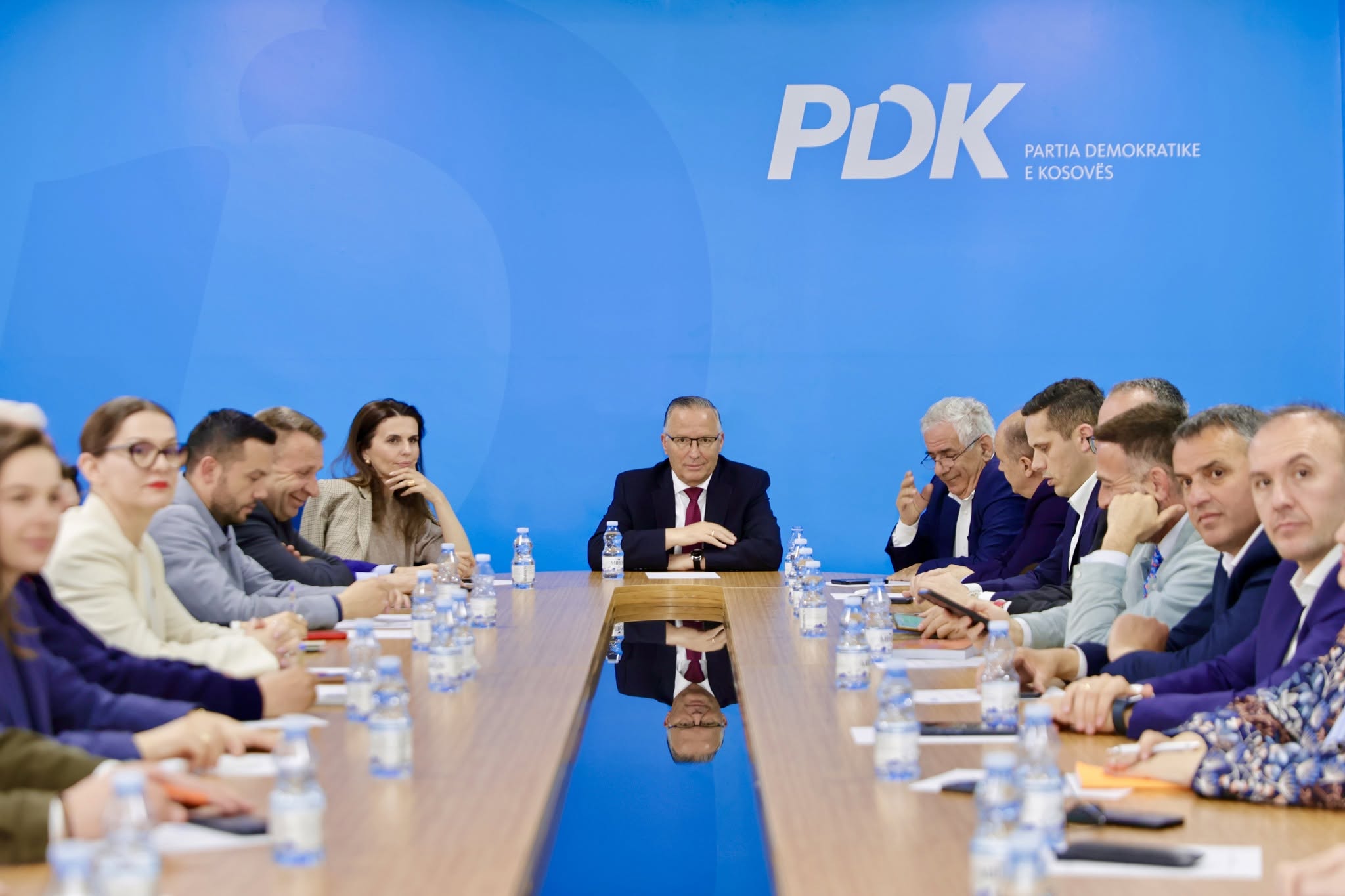 Kryesia e PDK-së: VV po rrënon rendin kushtetues, do ta mbrojmë shtetin me të gjitha mjetet
