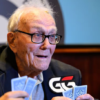 100-vjeçari hyn në histori si lojtari më i moshuar profesionist i pokerit