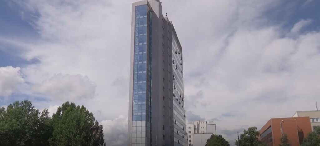 Shkelja kushtetuese: Vendimet e qeverisë në detyrë kanë pasoja (VIDEO)