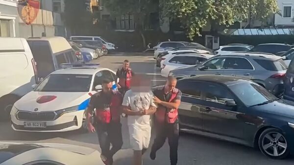 Kosova e kërkonte për drogë, Shqipëria e kap në Rinas 32-vjeçarin (VIDEO)