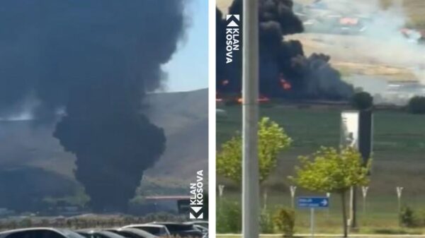 Zjarr i madh në Sllatinë, flakët përfshijnë deponinë e gomave (VIDEO)