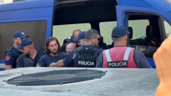 “Nuk e di si e godita”, Vata rrëfen në gjyq për vrasjen e turistit në Ksamil
