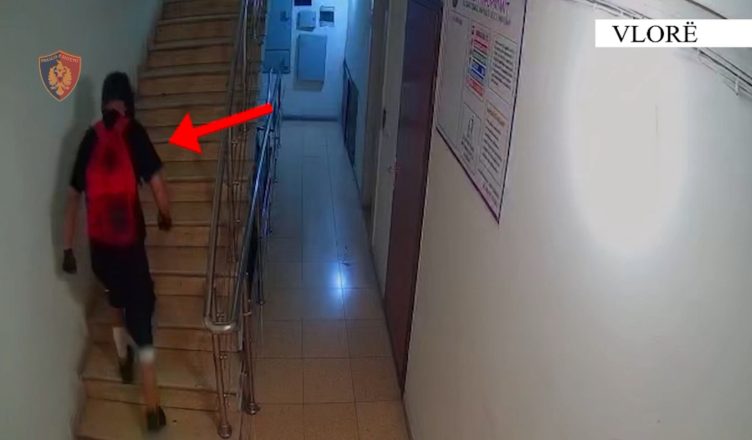 Me çantë në shpinë, i maskuar dhe me kapele, momenti kur 33 vjeçari i vë zjarrin shtëpisë së konkurrentit në biznes