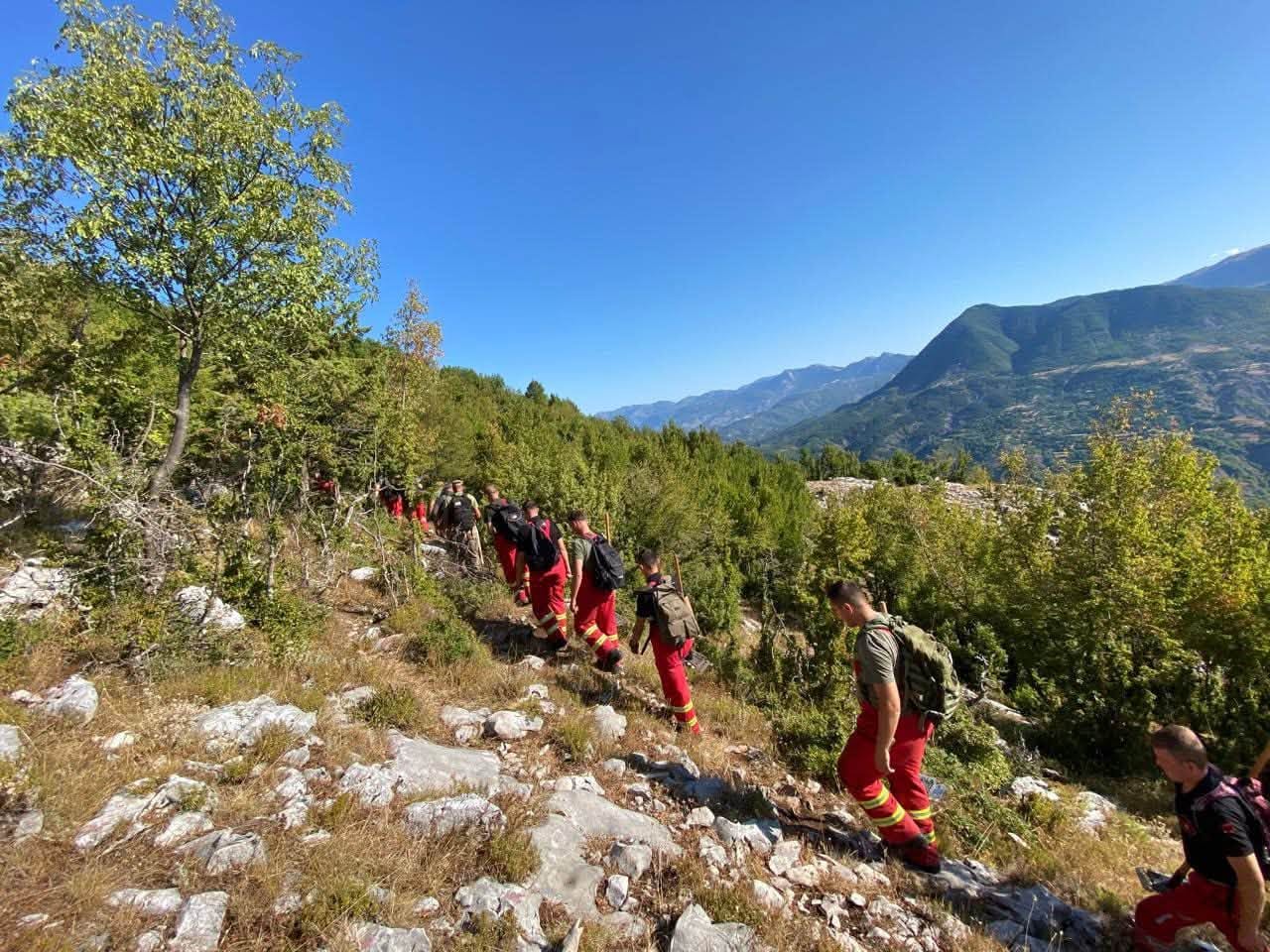 Shqipëri: 14 vatra zjarri në 12 orët e fundit, pesë vijojnë të jenë aktive