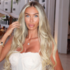 Adelina Tahirin e kaplon i nxehti, vozit me bikini