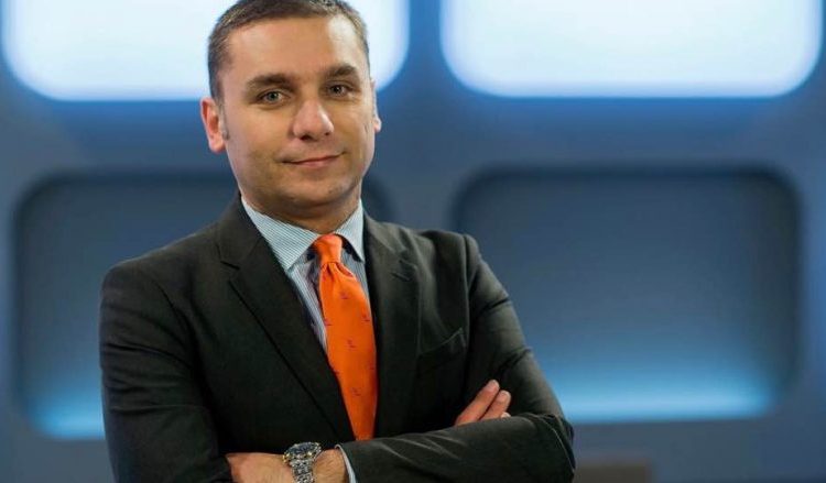 Adriatik Kelmendi i quan këta dy aktorë “burra t’leshit”