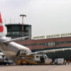 E rëndë: 85-vjeçari shqiptar vdes gjatë uljes së avionit në Itali