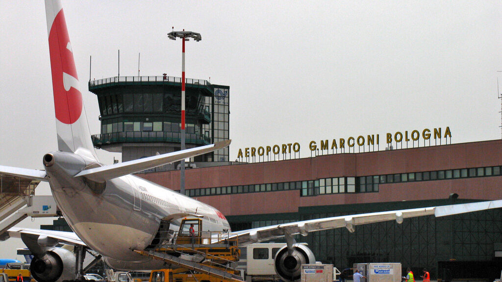 E rëndë: 85-vjeçari shqiptar vdes gjatë uljes së avionit në Itali