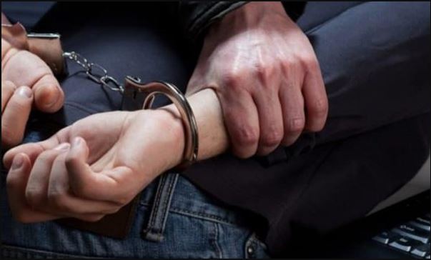 Kapet në Jarinjë i dyshuari për falsifikim dokumentesh, i gjenden 45 fishekë