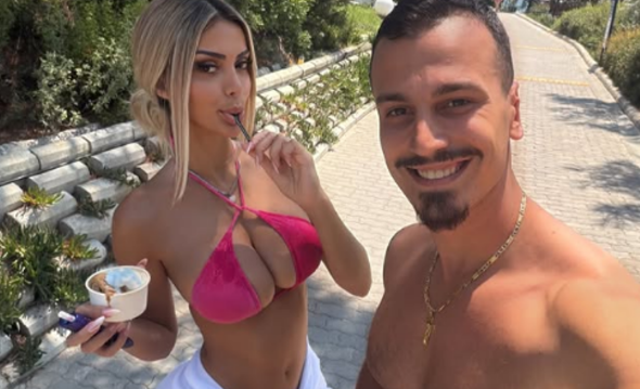 Kështu po e trajton në pushime, gjesti romantik i Mateos për Brikenën shkrinë zemrat