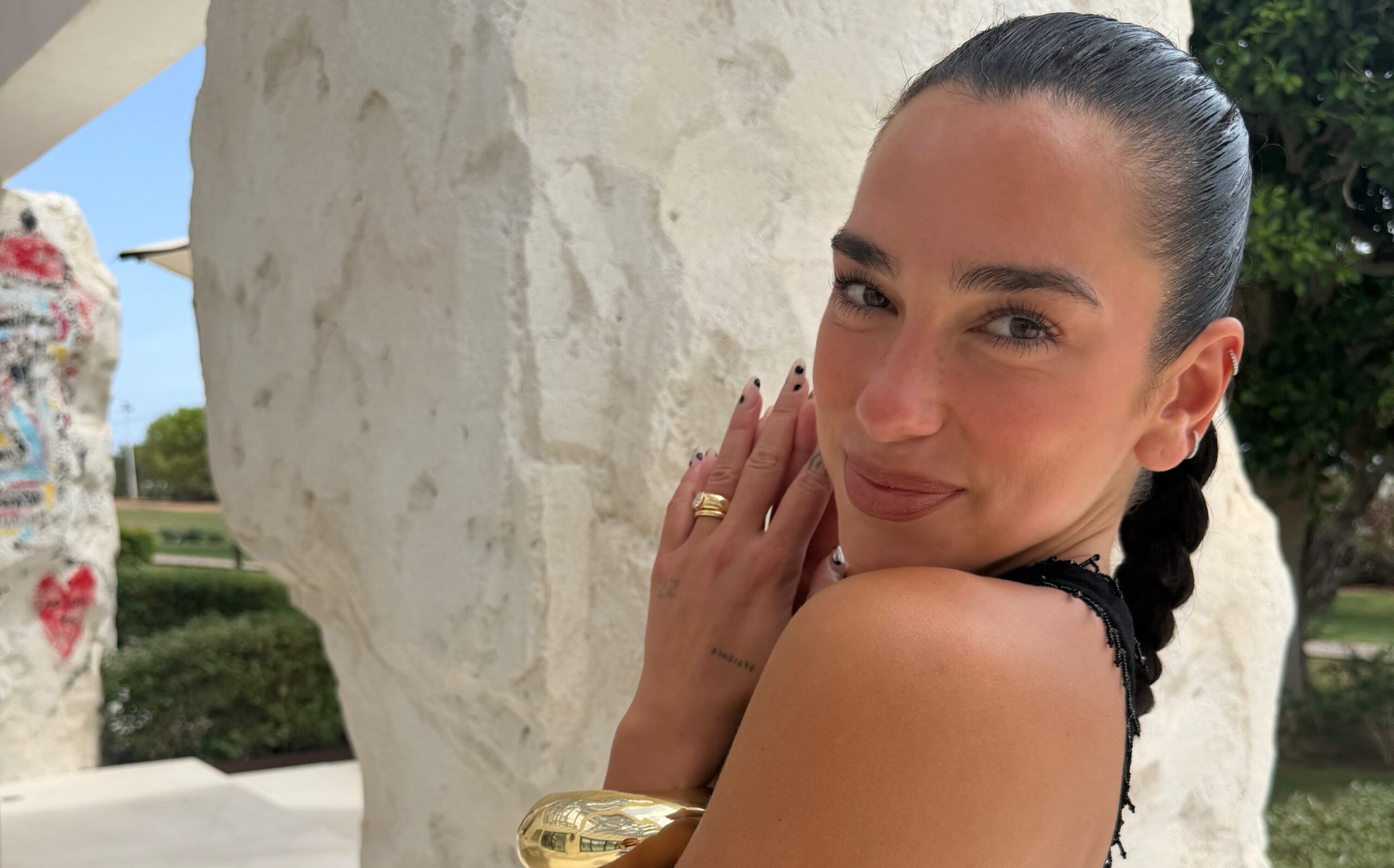 Dua Lipa numëron orët deri te ditëlindja, zbulon detajin e veçantë