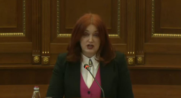 Eliza Hoxha kujton me mall babain: “5 vite pa babin”