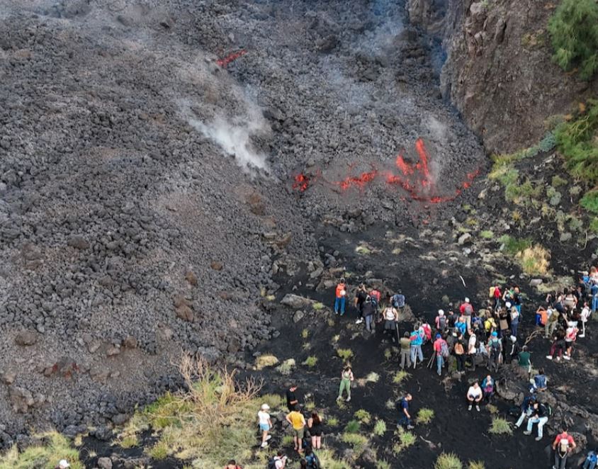 Hiri i Etnës mban të mbyllur aeroportin e Katanias deri të premten