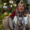 Gerta Gixhari mahnit me veshje tradicionale